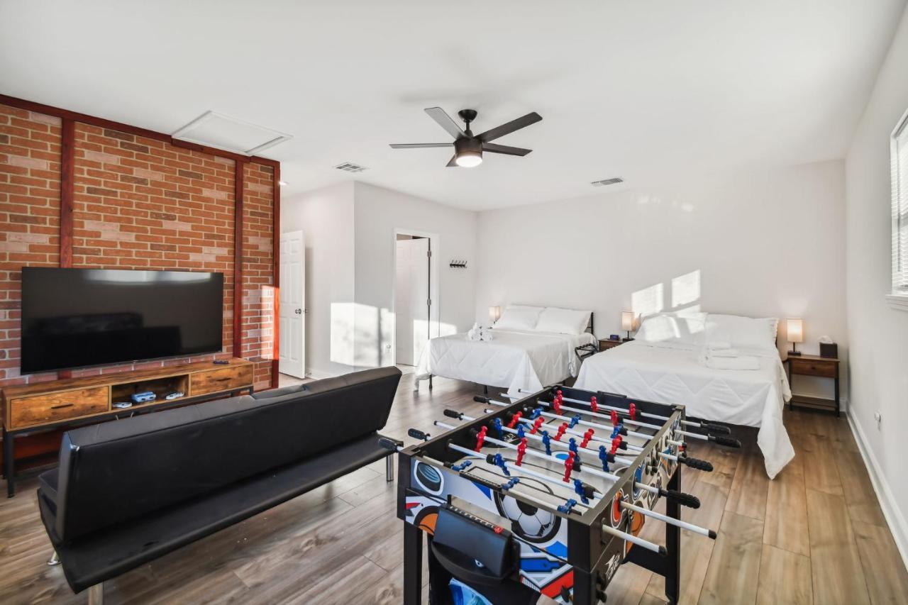 Plush Sheets, Games!, Huge Backyard, Massage Chair 탬파 외부 사진